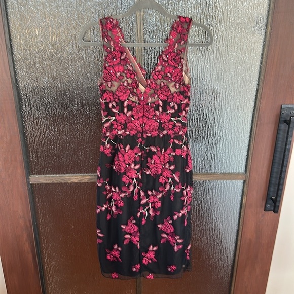 Marchesa Floral Lace Dress size 2 - Black and red - Picture 6 of 8